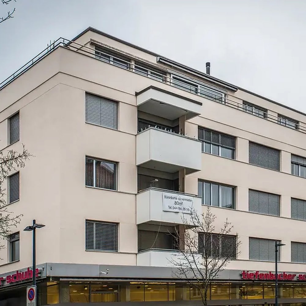 Fassade und Büro-Renovation Geschäftshaus